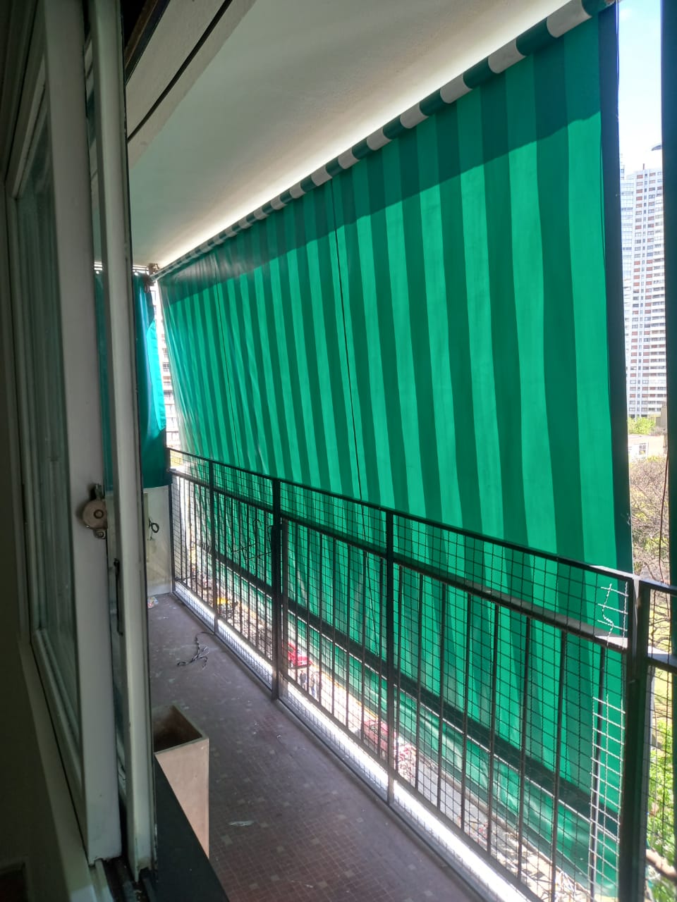 Toldo vertical instalado - trabajo 3