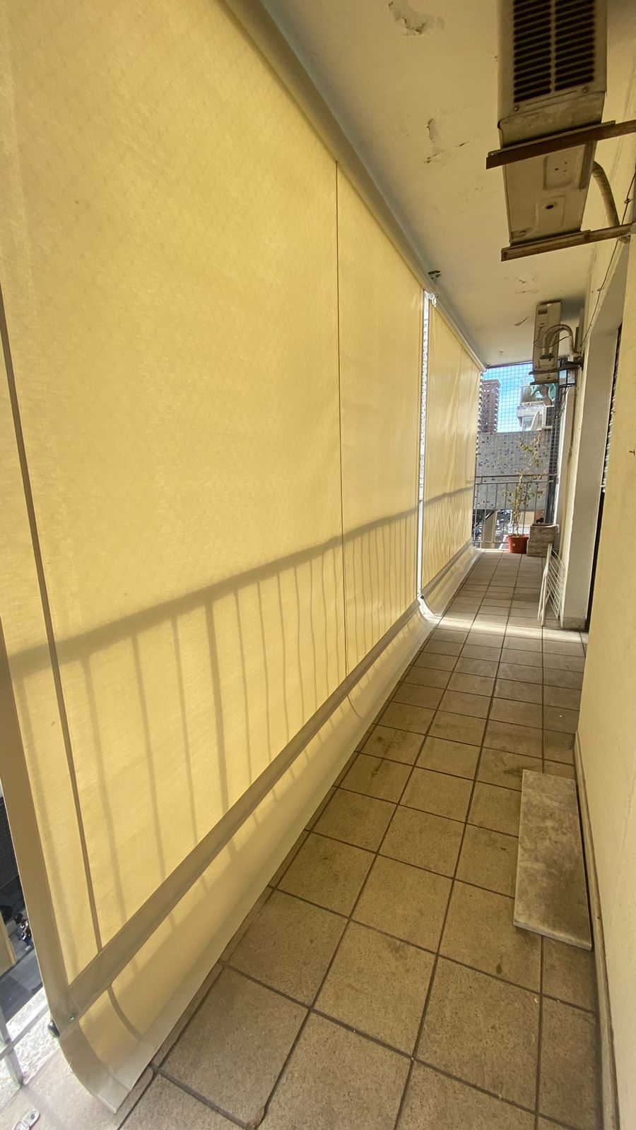 Toldo vertical instalado - trabajo 5