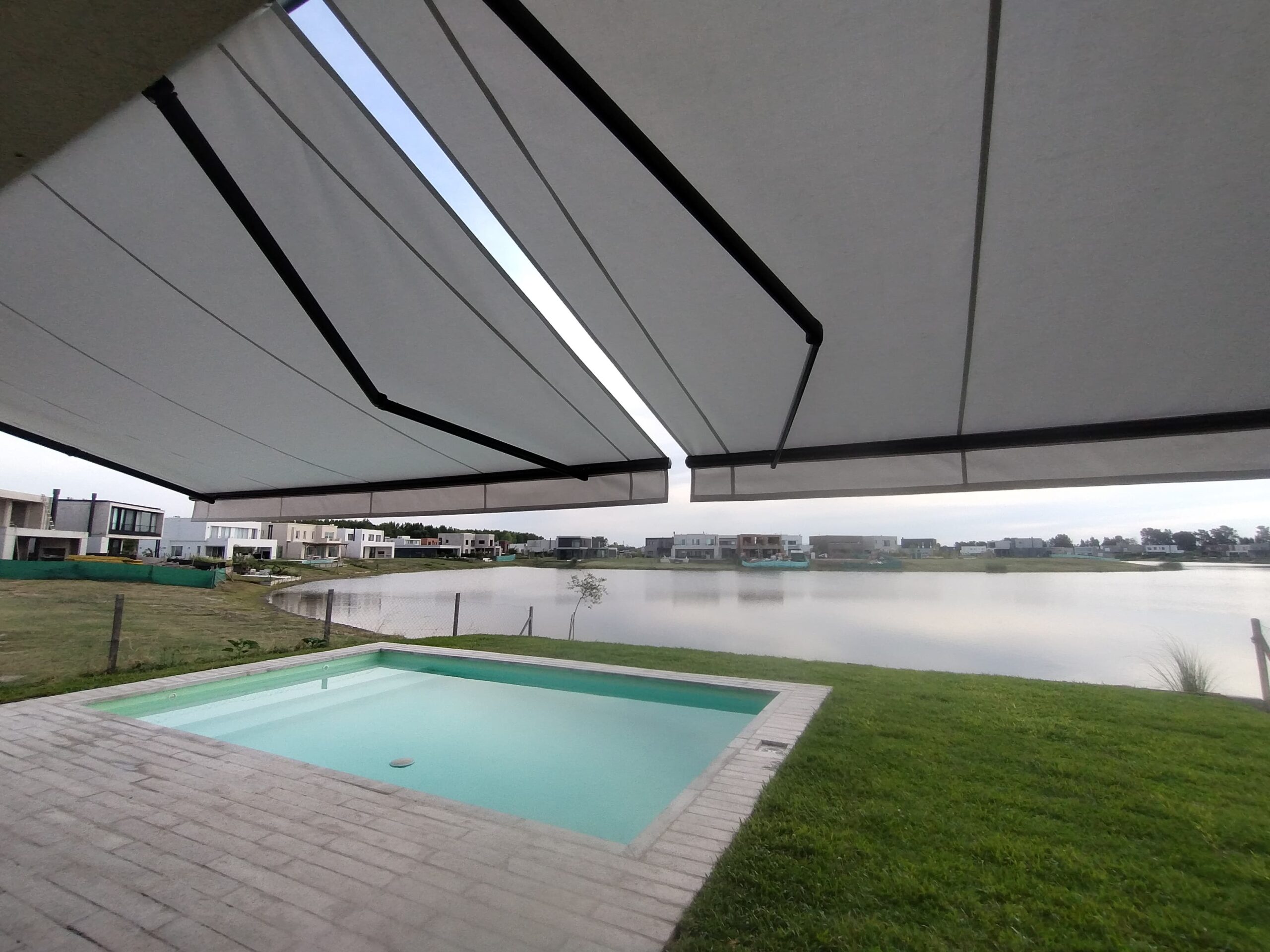 Toldo brazo invisible instalado - trabajo 8