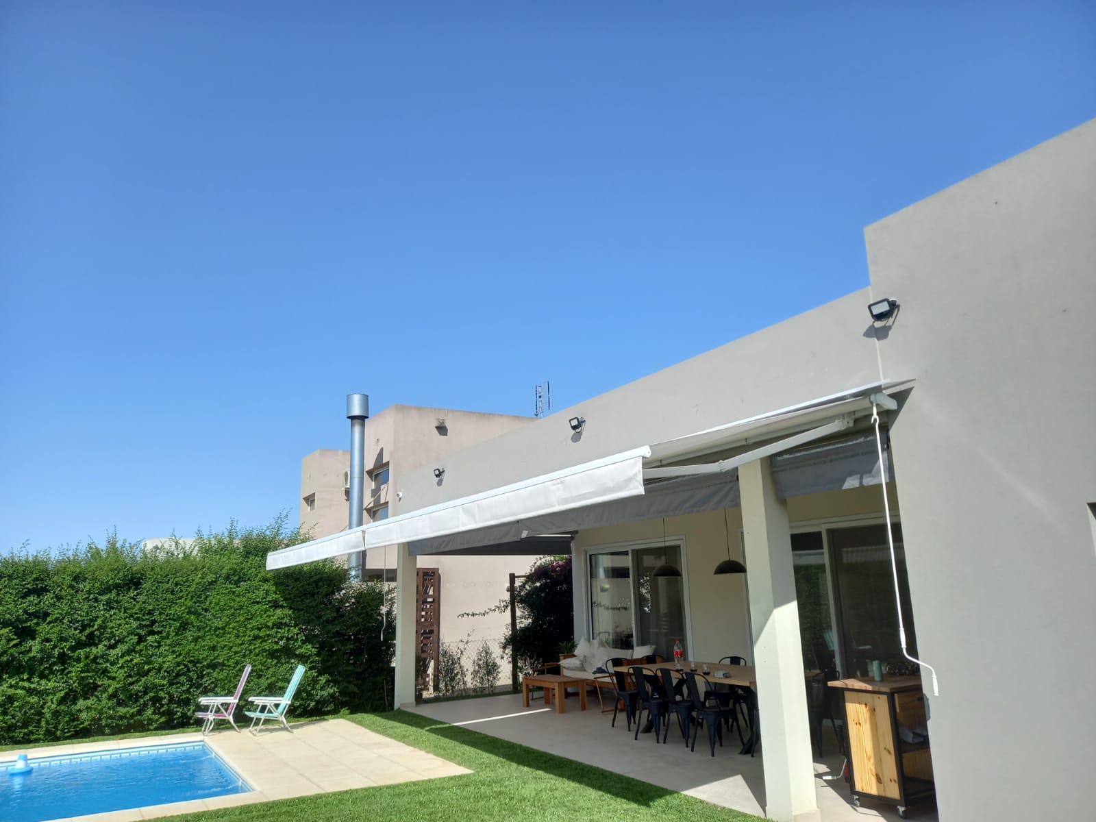 Toldo brazo invisible instalado - trabajo 4