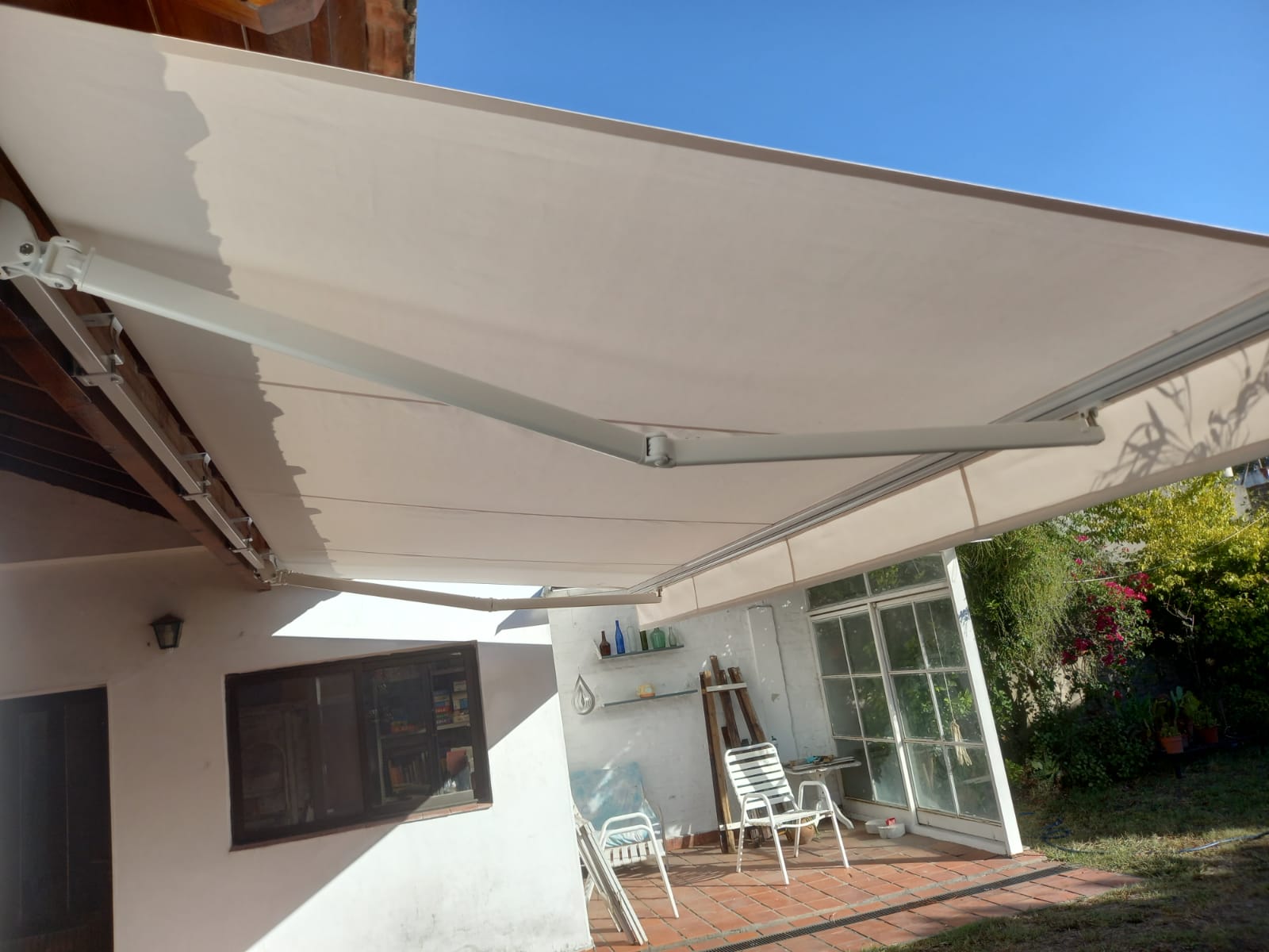Toldo brazo invisible instalado - trabajo 6