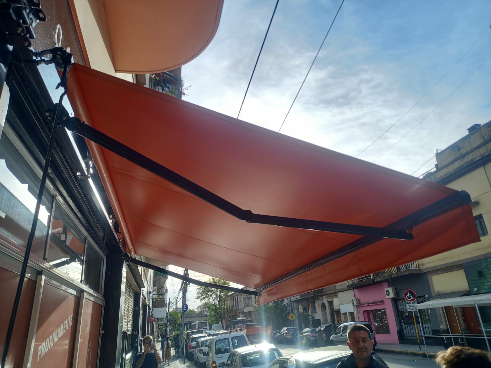 Toldo brazo invisible con lona vinílica económica