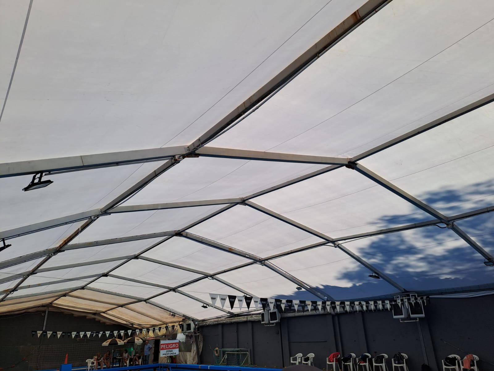 Lona a medida para techos y coberturas