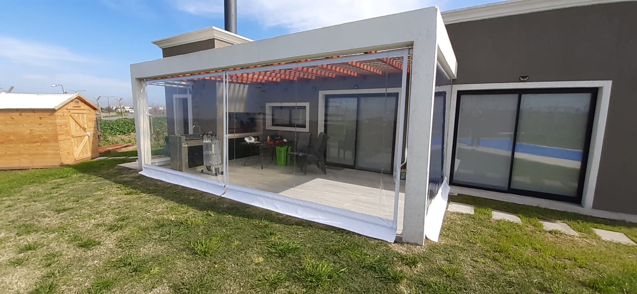 Cerramiento de lona instalado - trabajo 1